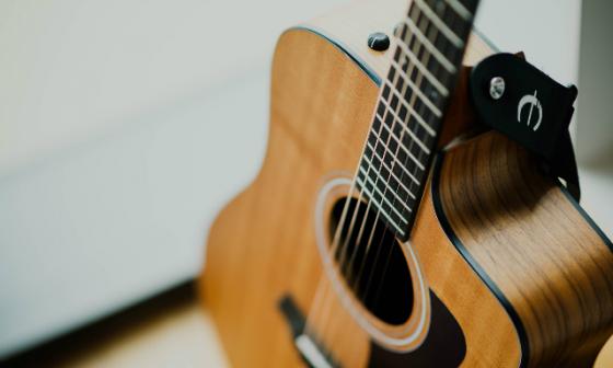 ギタリスト田中裕一が解説 知らないと損するギターの構え方 左手の押弦 音マグ ギタリスト田中裕一が解説 知らないと損するギターの構え方 左手の押弦 音マグ