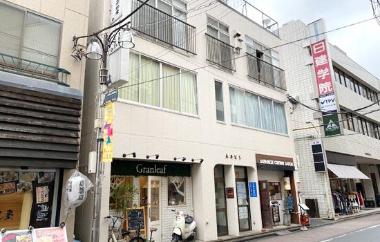 MUZYX立川店が入居する永島ビルの外観